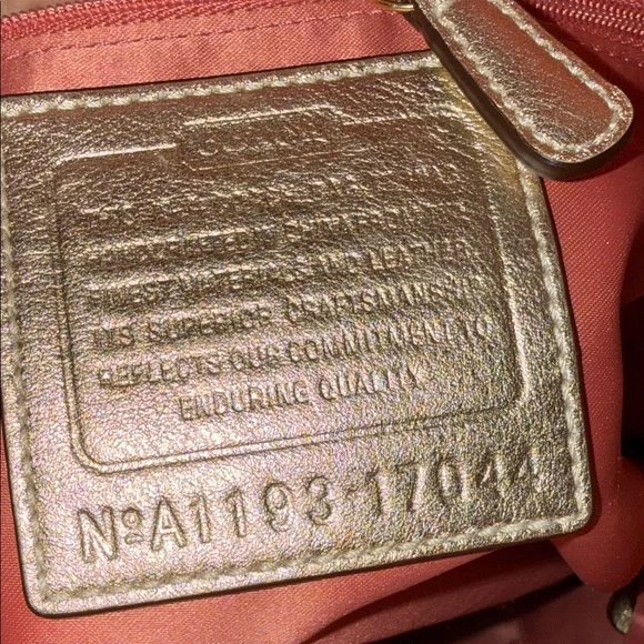 Coach set of 3 Coral and Cream shoulder bag wrestles , and card holder - Picture 14 of 17